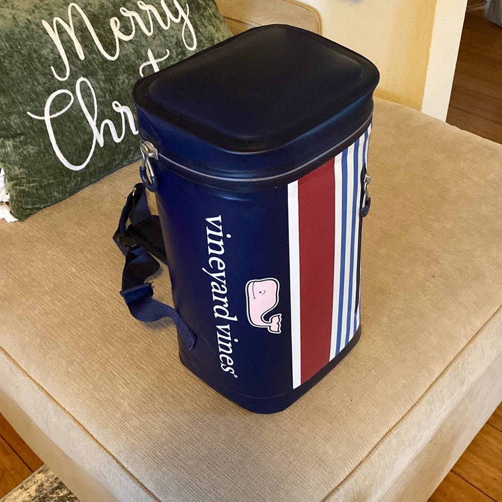 VINEYARD VINES | 10 Can Insulated Backpack Cooler.